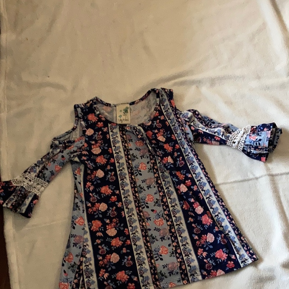 A long sleeve shirt